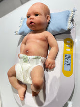 Cargar imagen en el visor de la galería, Reborns Silicona 50 cm niña