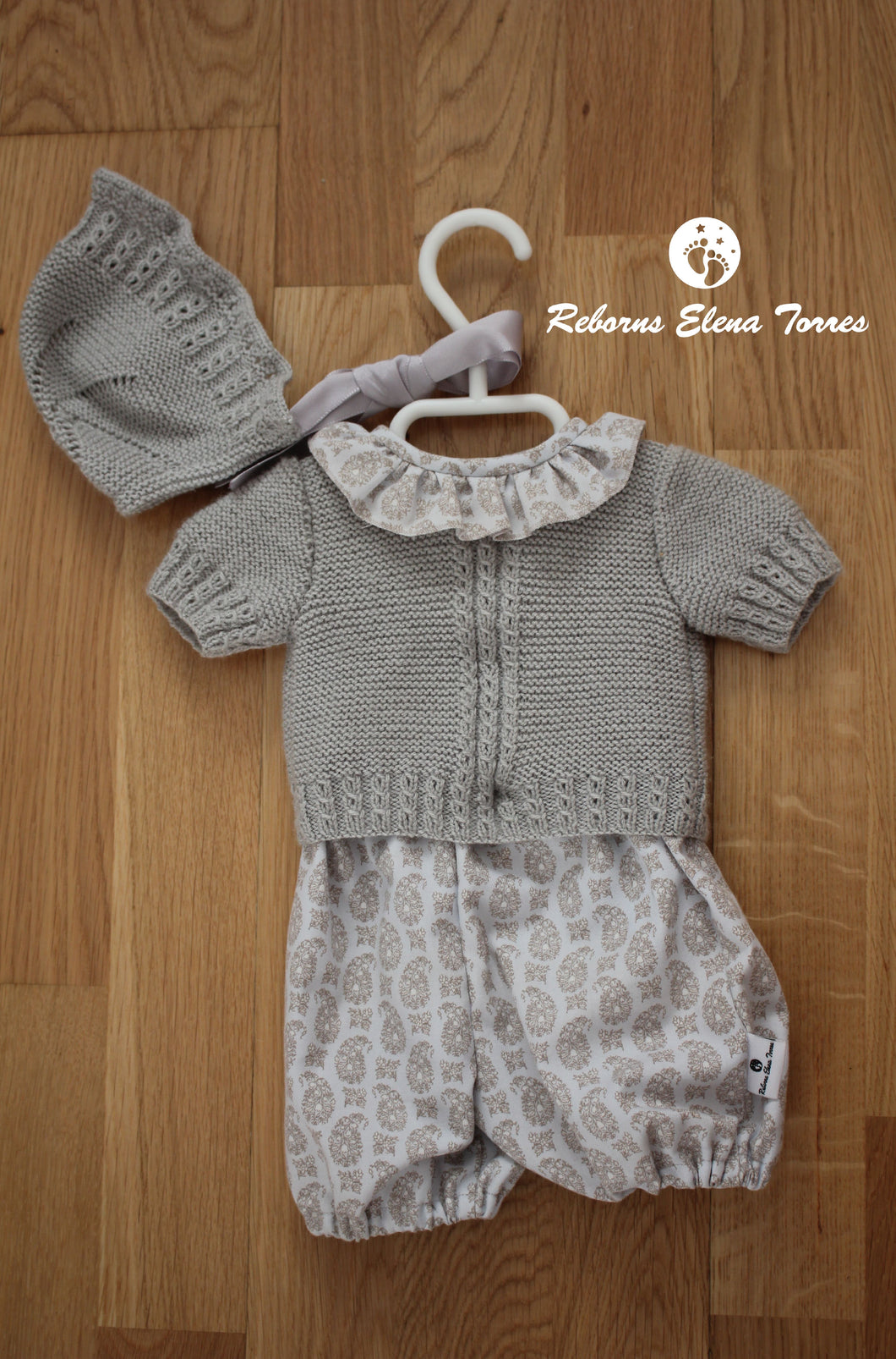 Conjunto niño gris